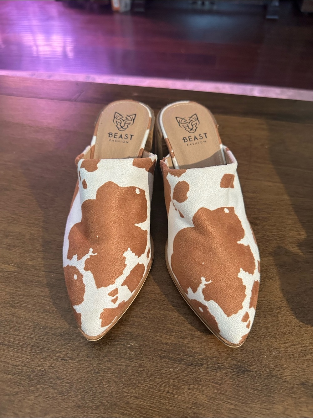 BEAST FASHION Tan & White Cowprint Slip-On Pointed Mules